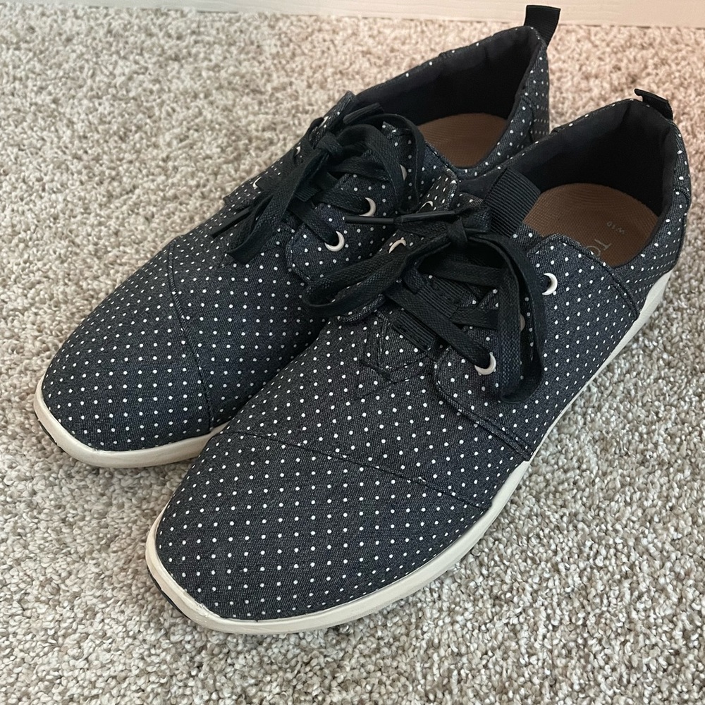 Toms women’s shoes SZ 10